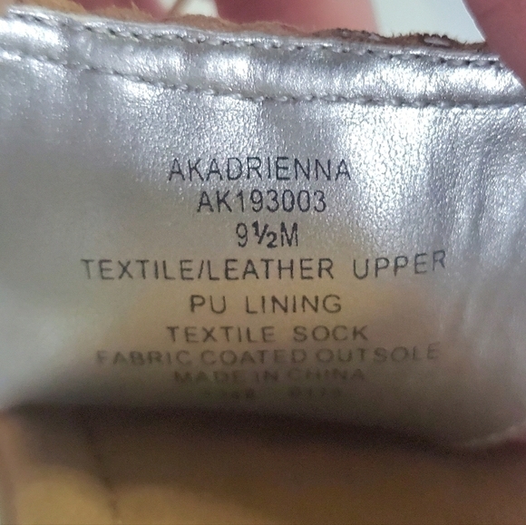 NWOT Anne Klein Adrienna Iflex Tan Leather Tassel Thong Sandals Size 9.5M - Picture 12 of 14